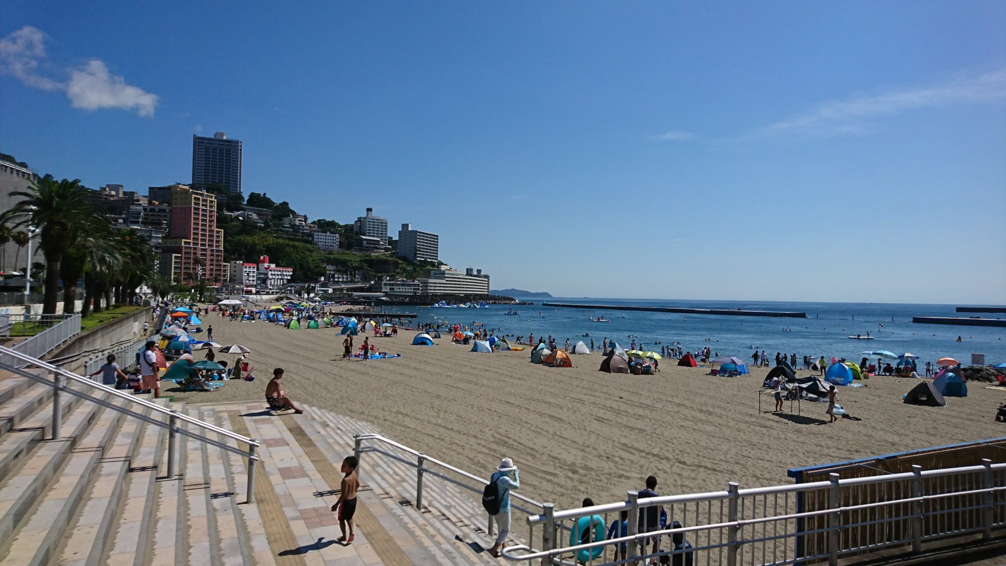 熱海サンビーチ 浜辺の状態や混雑状況 周辺のおすすめスポットをご紹介 あれこれ アラカルト